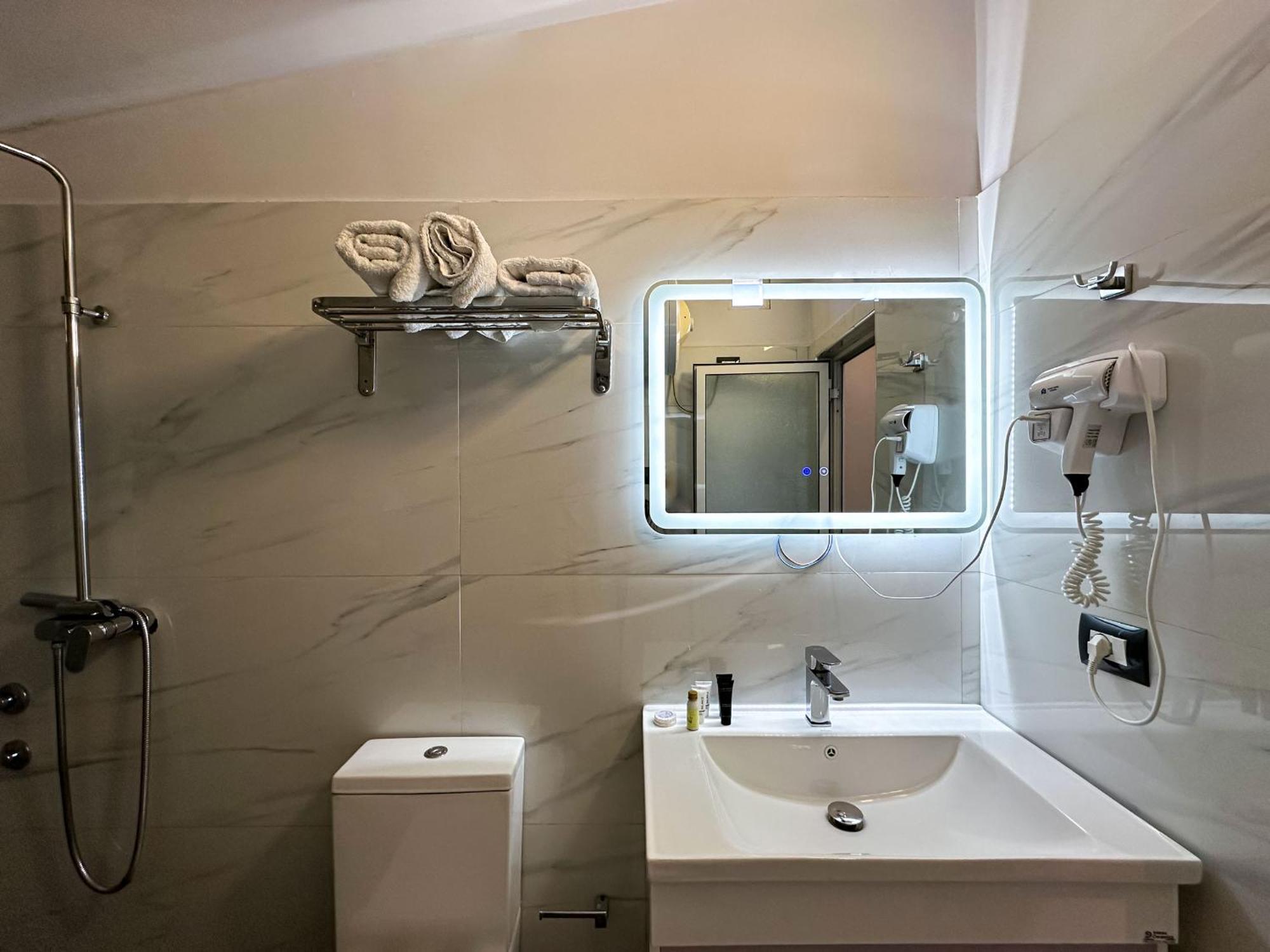 Eden Hotel Tirana Zewnętrze zdjęcie