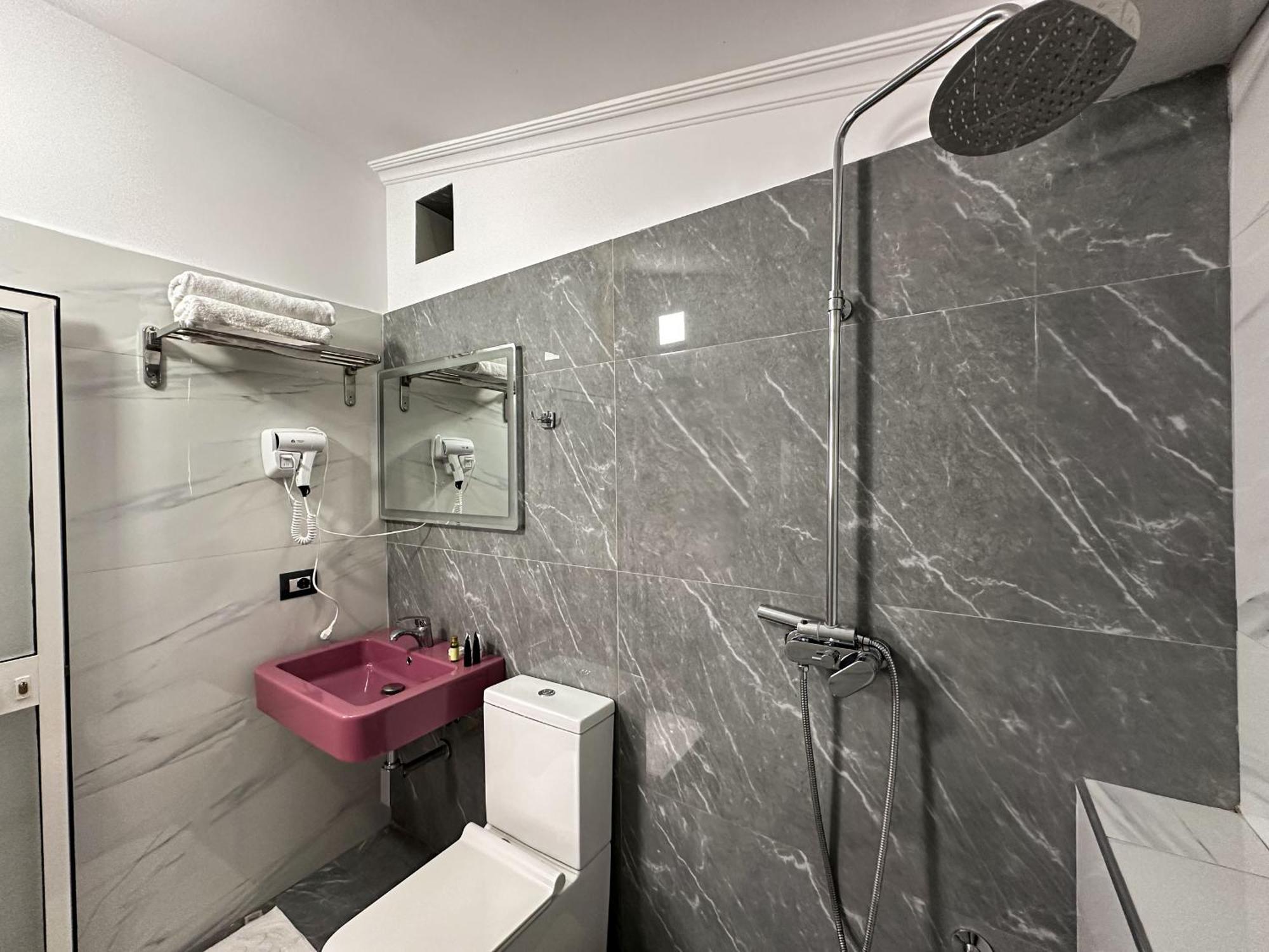 Eden Hotel Tirana Zewnętrze zdjęcie