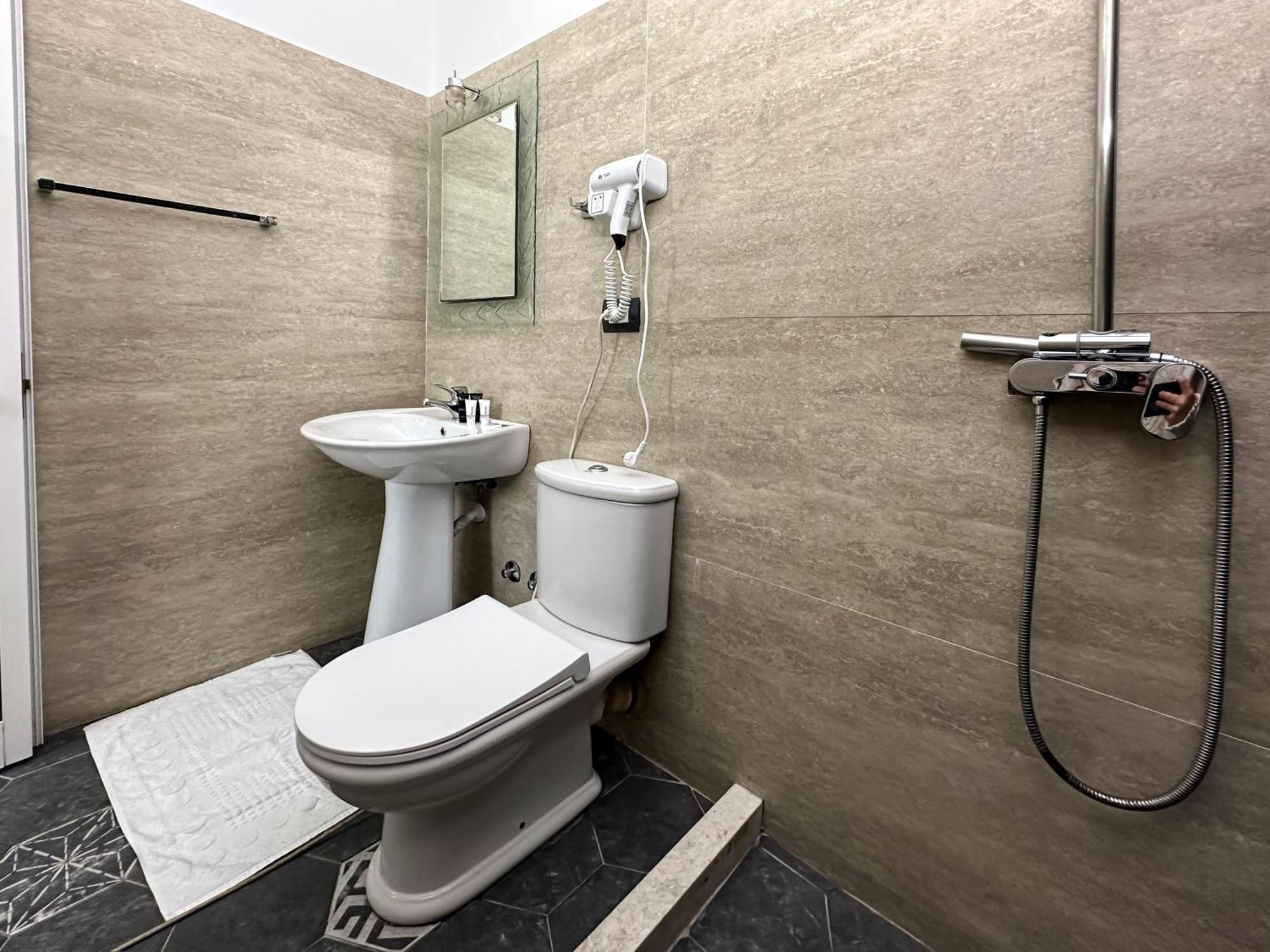 Eden Hotel Tirana Zewnętrze zdjęcie