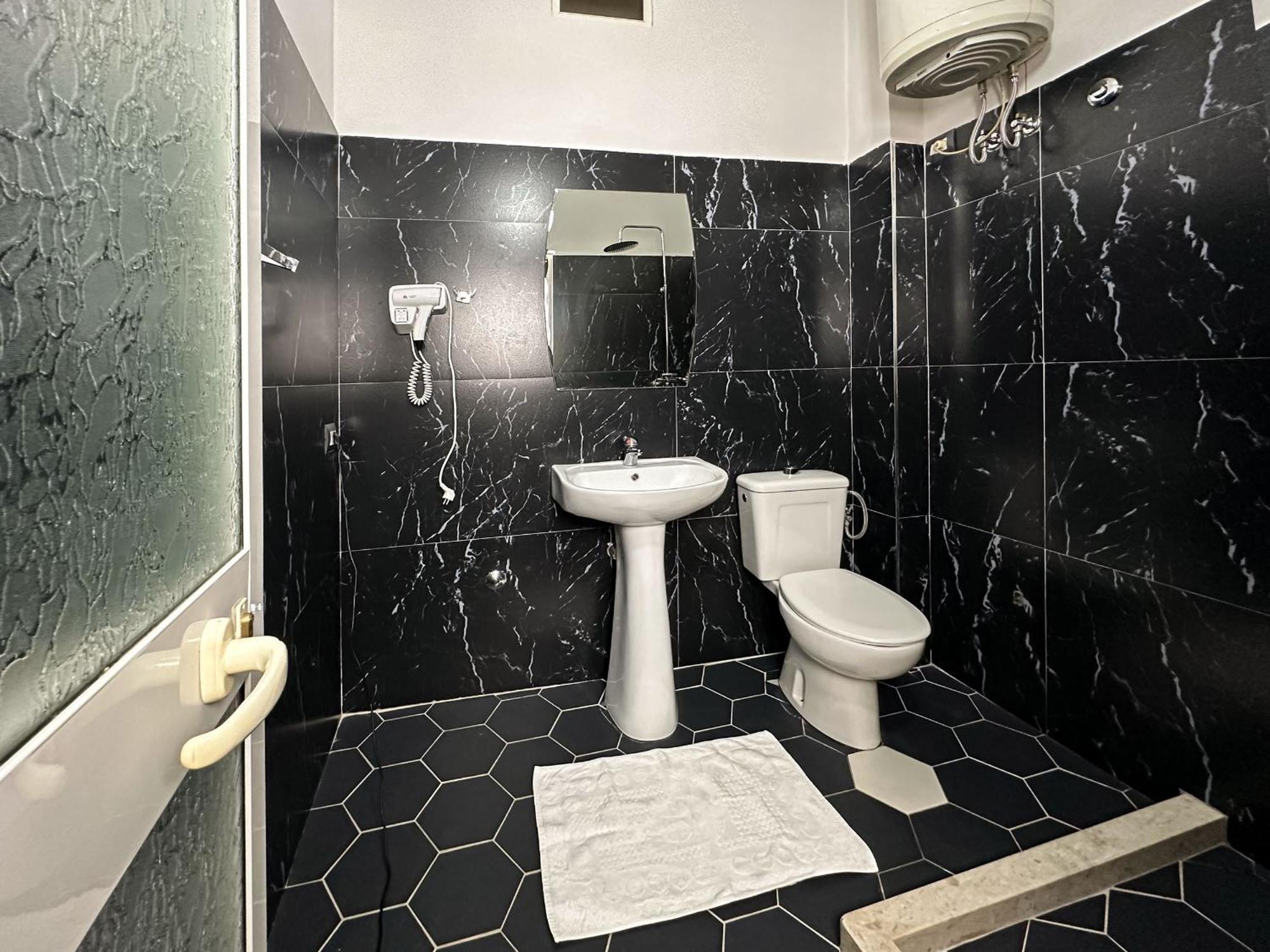 Eden Hotel Tirana Zewnętrze zdjęcie